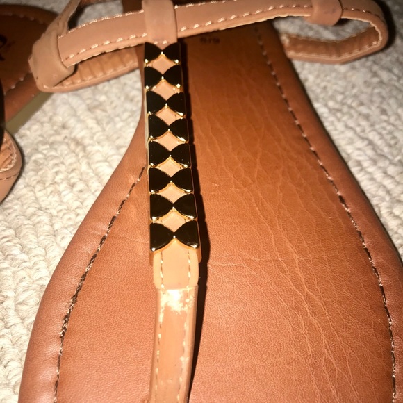 s•a•n•d•a•l•s - Picture 2 of 7